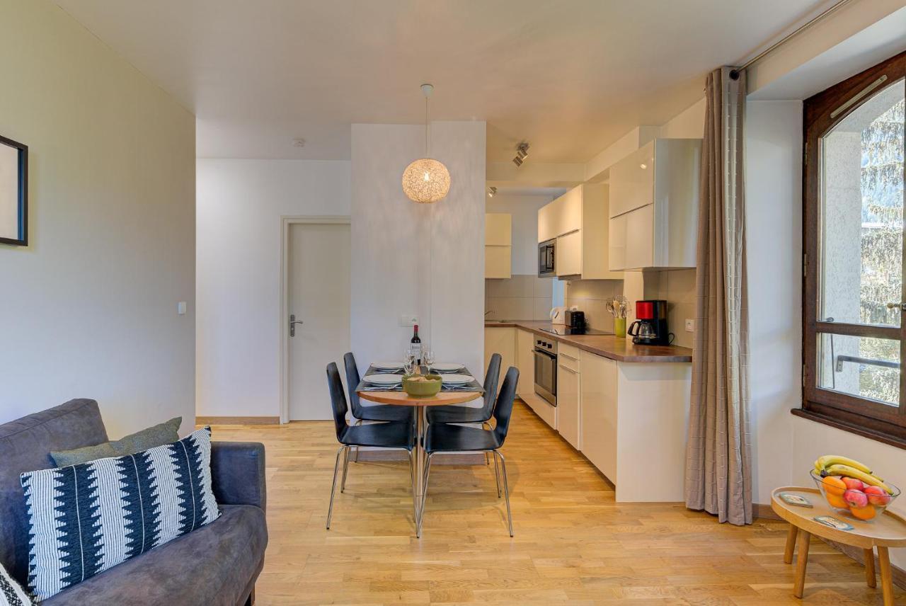 Apartment La Roseraie - Alpes Travel - Central Шамони Екстериор снимка